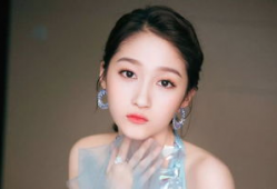娱乐圈吃瓜美女是谁啊百度云,揭秘百度云背后的神秘人物